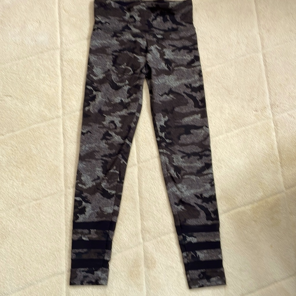 Strut-this camo leggings.